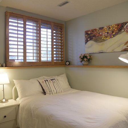 Calgary Cozy Home ภายนอก รูปภาพ