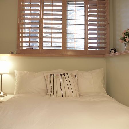 Calgary Cozy Home ภายนอก รูปภาพ