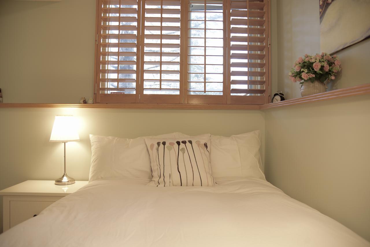 Calgary Cozy Home ภายนอก รูปภาพ